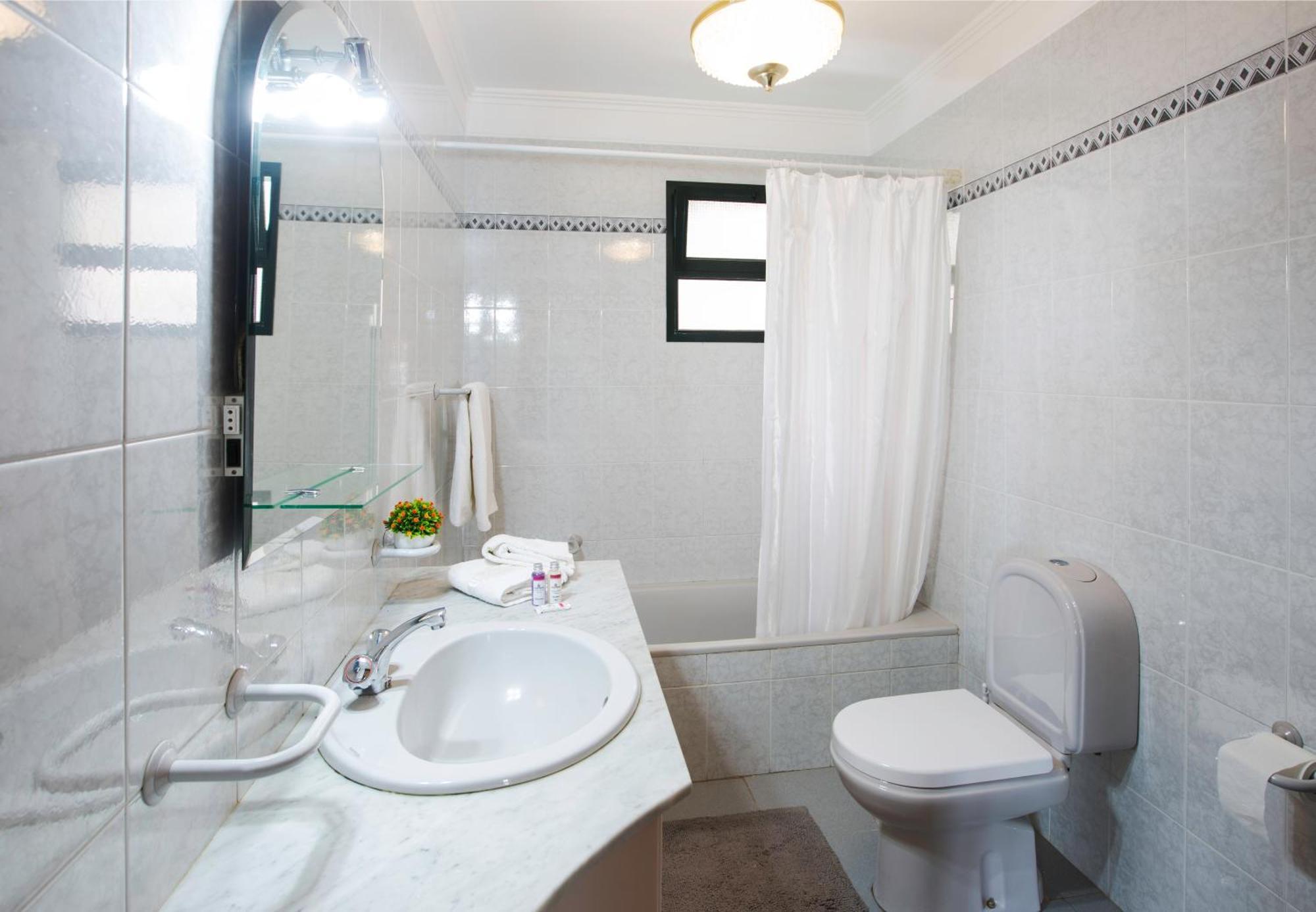 Charming Apartments In Funchal - Sao Goncalo Phòng bức ảnh